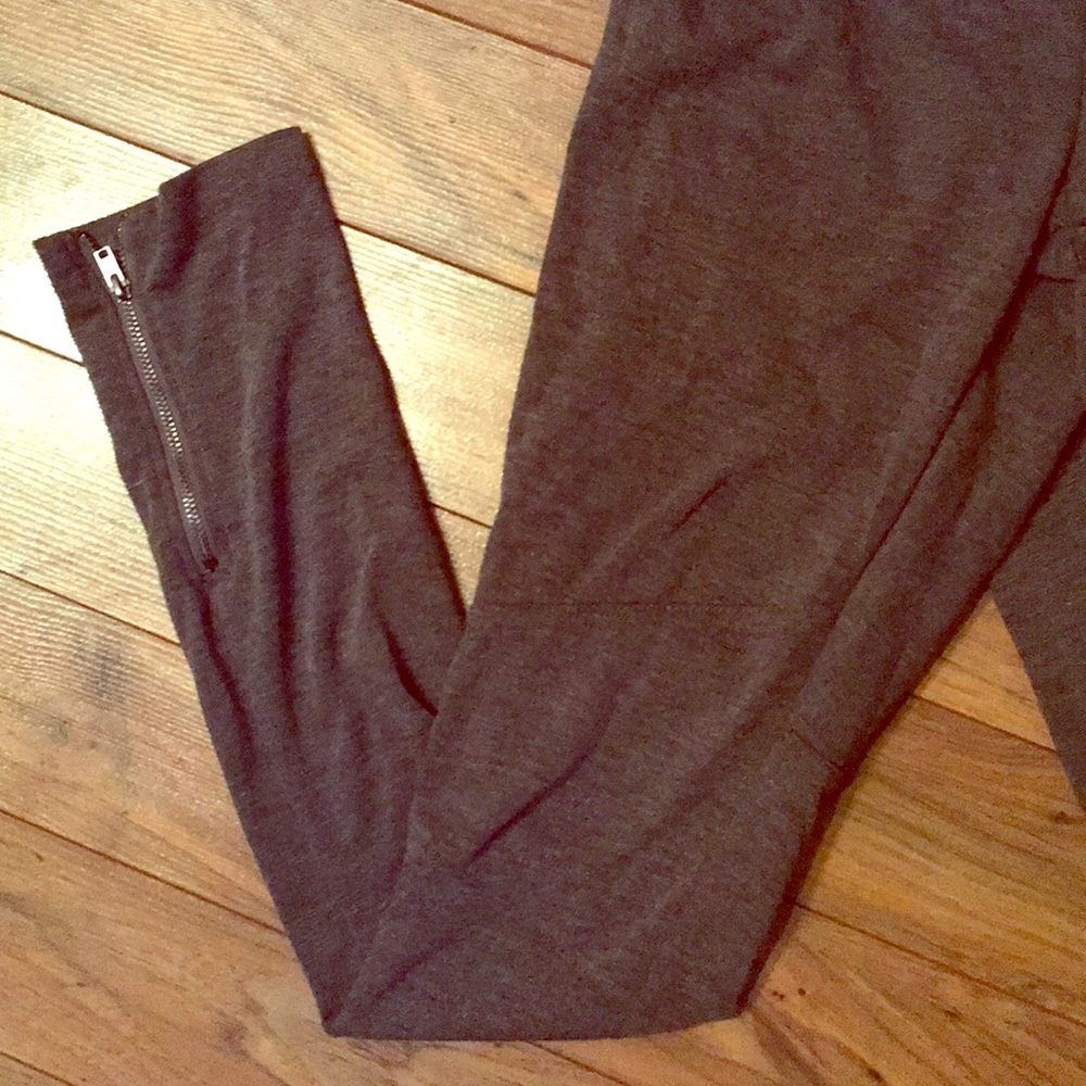 Liz Lange Maternity Athletic Leggings